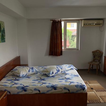 Apartamento Quiet Garden Ground Floor Bucarest Exterior foto