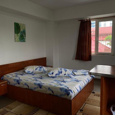 Apartamento Quiet Garden Ground Floor Bucarest Exterior foto