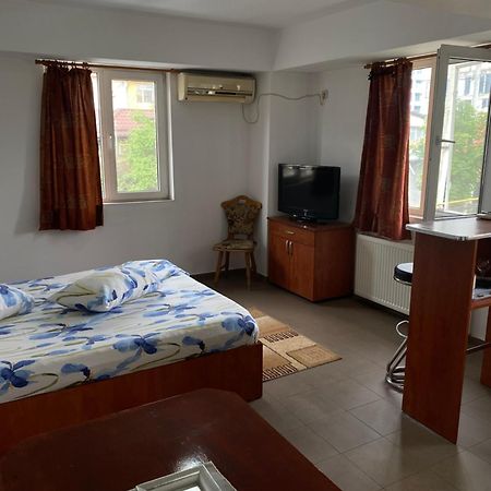 Apartamento Quiet Garden Ground Floor Bucarest Exterior foto